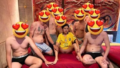 6 Foule 1 Perde contre la maison d’une fille srdrrream